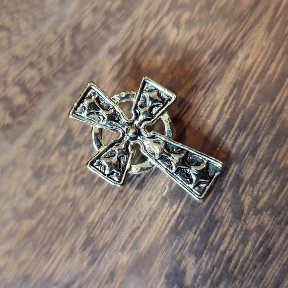 Unbranded Jewelry - Gold Tone Cross Lapel Pin